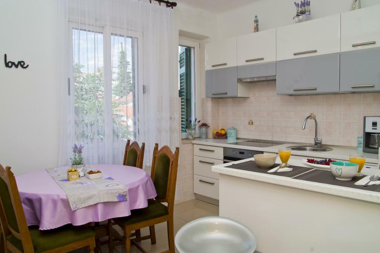 Apartment Port View-5 Min From Center Split Exterior foto